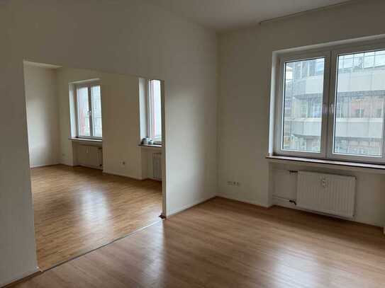 Tolle 4 Zimmer Wohnung direkt im Zentrum zu vermieten