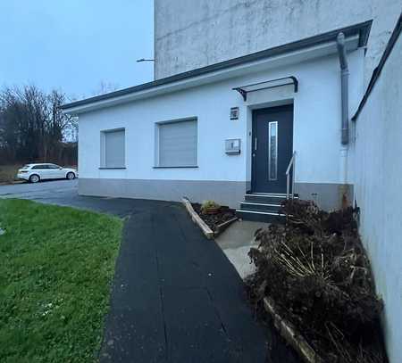 Gewerbeimmobilie mit 2 Garagen - ca. 77qm - ideal als Kapitalanlage