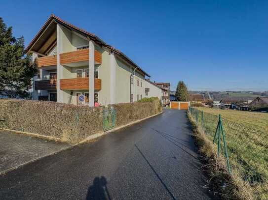 Charmante 2-Zimmer-Wohnung mit Loggia und neuer Einbauküche in ruhiger Lage