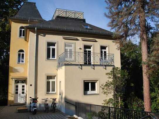 Stilvolle, modernisierte Wohnung in Top-Lage mit schicker Einbauküche, 2 Balkonen und 2 Bädern