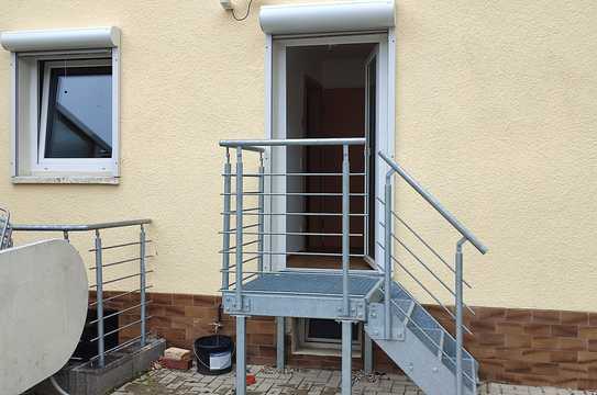 2-Zimmer-Erdgeschosswohnung mit luxuriöser Innenausstattung mit Einbauküche in Neustadt