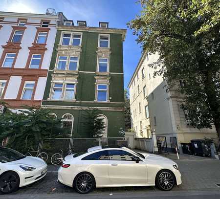 Sanierungsbedürftiger Rohdiamant mit Skylineblick | 2ZKB + Dachgeschoss