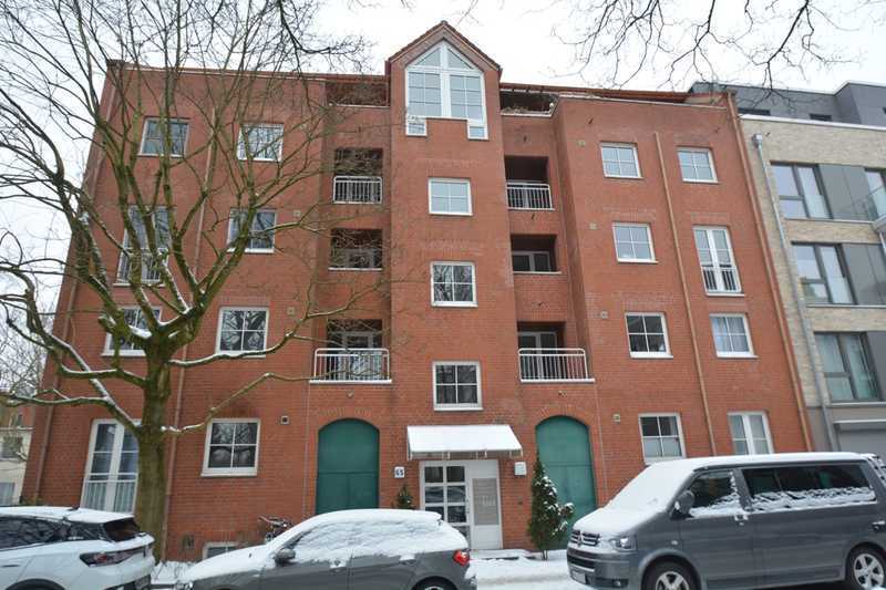 Attraktive 2-Zimmer-Wohnung mit Loggia und Tiefgarage im schönen Eppendorf