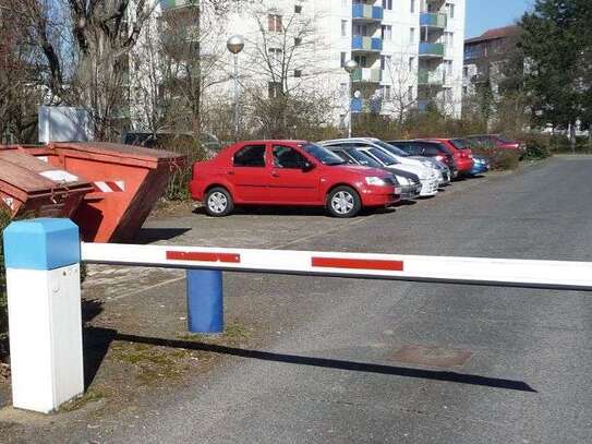 Außenstellplätze auf der Heerstraße mit gesicherter Schranke zu vermieten!