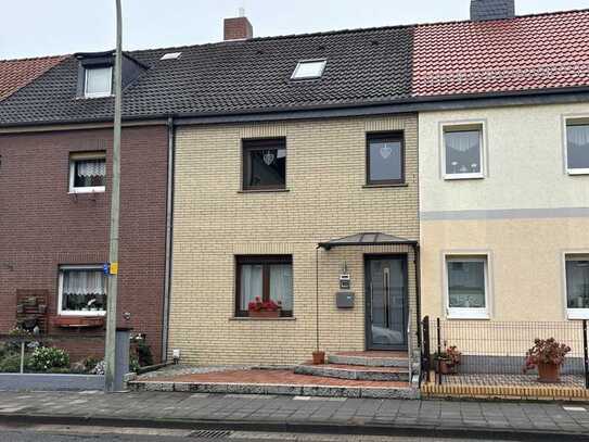 Gepflegtes Reihenmittelhaus mit Wintergarten und großem Garten in HELMSTEDT