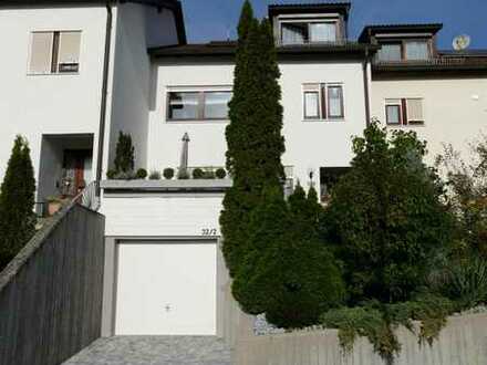 Im neuen Jahr in's neue Haus. Viel Platz für Ihre Liebsten. Top Lage. Einbauküche. Sauna. Garage.