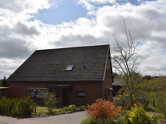 Zweifamilienhaus mit großem Garten in Mörel, neuer Preis.