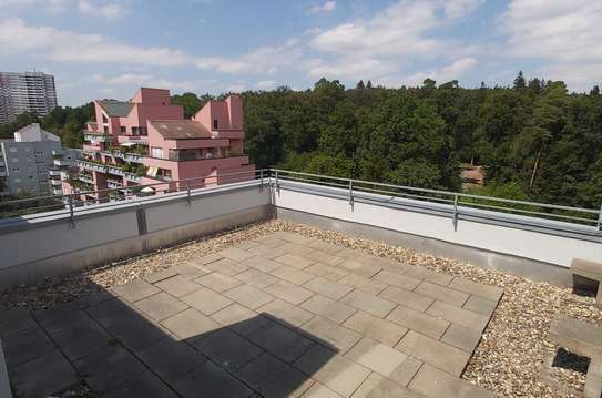 Geschmackvolle, modernisierte 3-Zimmer-Maisonette-Wohnung geh. Ausstattung mit Terrasse u. Garage