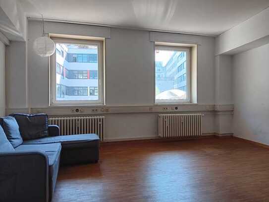 Größzügiges WG-Zimmer in der Stadtmitte