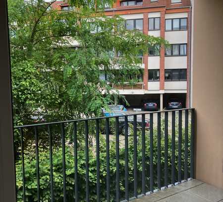 Helle, geräumige 2 ZKB Wohnung mit Balkon
