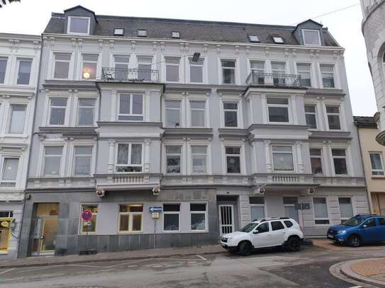 Erstbezug einer vollständig renovierten 4-Zimmer-Wohnung mit Balkon und EBK in Flensburg