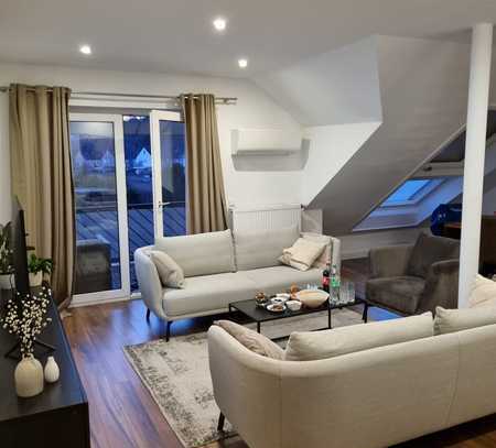 Stilvolle und helle 3-Zimmer-Dachgeschosswohnung mit Einbauküche sowie Balkon mit tollem Ausblick!