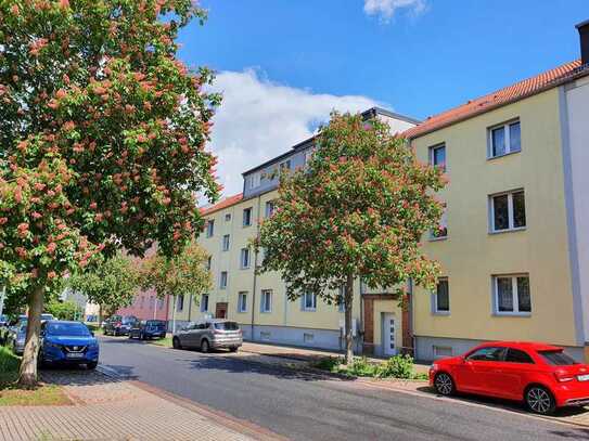 3 - RAUM - ERDGESCHOSS - WOHNUNG IN BESTER LAGE /SELBST RENOVIEREN