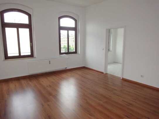 Frei ab 1.6.25 + Balkon an der Küche + 3. OG + Haus mit Aufzug**