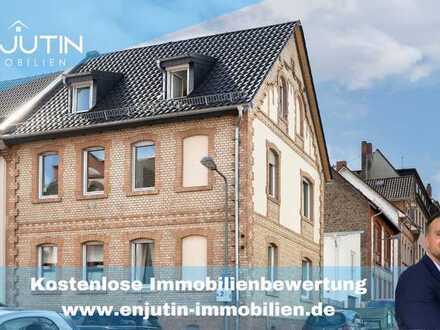 Frisch saniertes & leerstehendes Mehrfamilienhaus oder Einfamilienhaus mit Hof & Garage