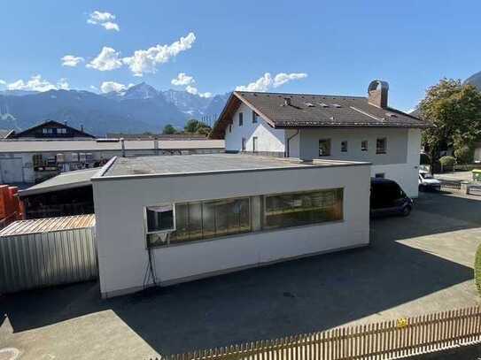 Beheizte Industriehalle mit Büro, Stellfläche und Anbau