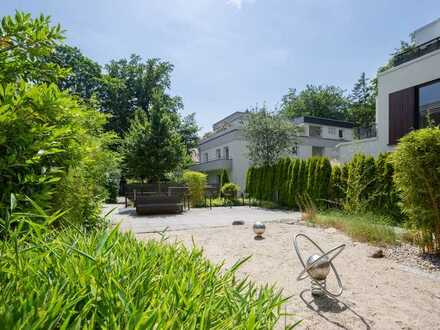 Wohnen in der begehrten Menterschwaige mit einer umlaufenden Terrasse, eingebettet im Grünen