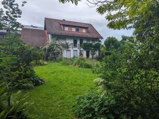 Großes Mehrfamilienhaus mit fantastischem Garten