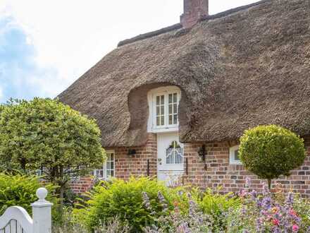 Wohnen unter Reet mit wunderschönem Garten in Nordfriesland