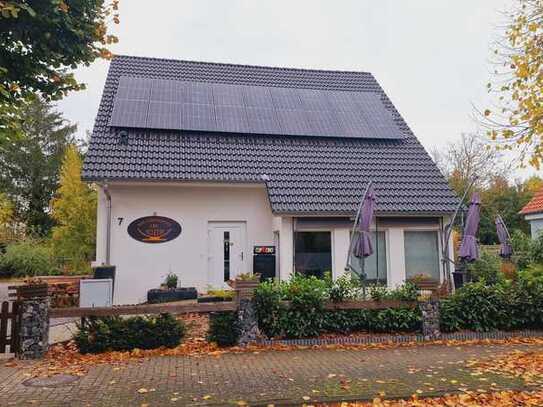 Modernes Einfamilienhaus mit Gewerbeeinheit in ruhiger Lage zwischen Elm und Asse