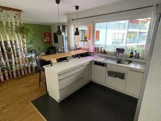 Geschmackvolle 2-Zimmer-Wohnung mit Balkon und Einbauküche in Frankfurt am Main