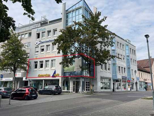 Hell, gut aufgeteilt & neu renoviert –
Büroflächen im Stadtkern