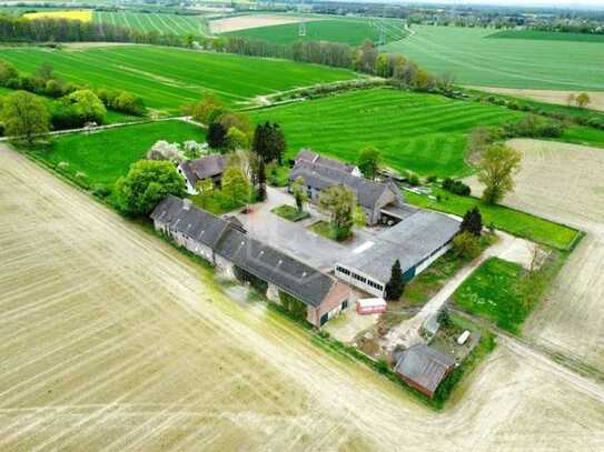 Gutshof mit Grünland im östlichen Ruhrgebiet