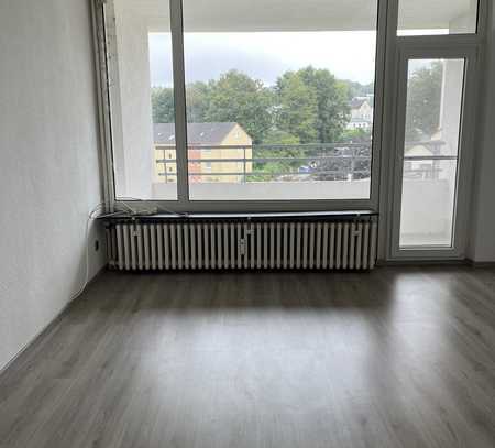 Modernisierte Wohnung mit zwei Zimmern und Balkon in Velbert