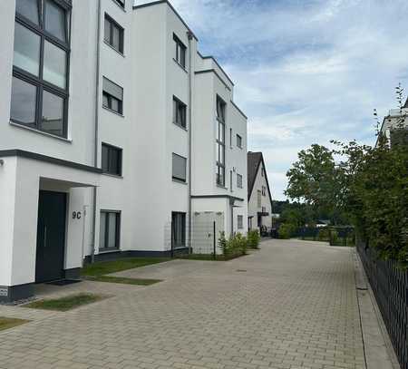 Barrierefreie und Moderne 2-ZKB Wohnung mit Gartenanteil und Tiefgarage