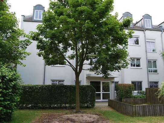 Renovierte 3-Zimmer-Wohnung mit Garten und Tiefgarage in Leipzig-Lindenthal