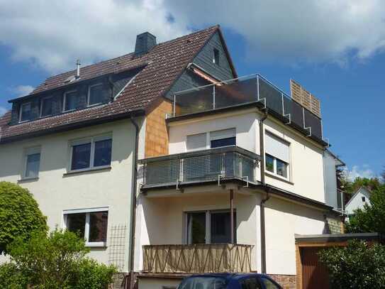 Helle freundliche 2,5-Zimmer-DG-Wohnung mit Terrasse und EBK in Marburg, Nähe Südbahnhof