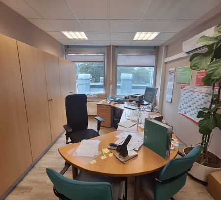 Büro-/Praxisfläche mit Balkon in zentraler Lage ab 01.11.2024