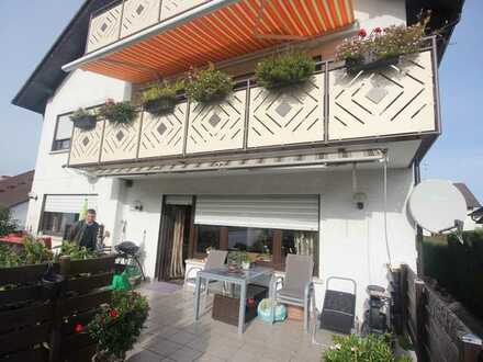 Gepflegtes und geteiltes MFH mit großzügigen WE und Garagen, in ruhiger Wohnlage von Rodenbach