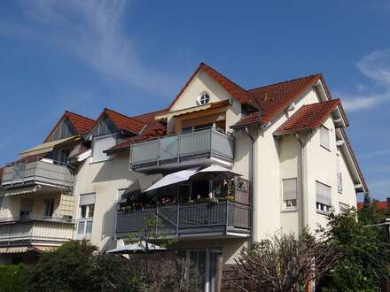Wunderschöne und sehr gepflegte 2,5 Zimmerwohnung in 6 Fam.-Haus, Nähe Hofgarten -Derzeit vermietet-