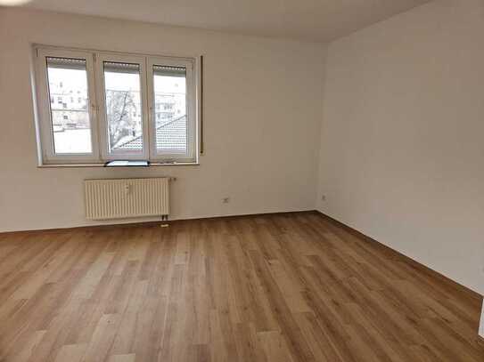 Renovierte 2- Zimmer- Wohnung mit Balkon *AUFZUG*