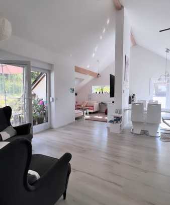 *Moderne und helle Dachgeschosswohnung mit Loggia in Mauer zu verkaufen