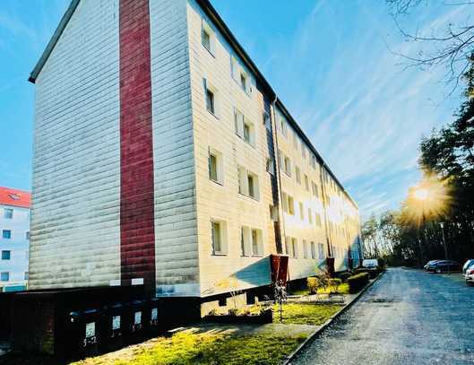 *PROVISIONSFREI* Lichtdurchflutete 3-Zimmer-Wohnung mit Balkon, Stellplatz, Keller und eigenem Wald!