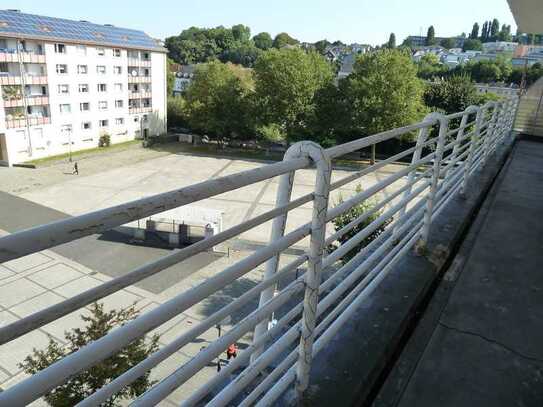 Seniorenwohnung-- Barrierefrei -- Aufzug-- Balkon-- bezugsfertig- Ruhige, zentrale Lage