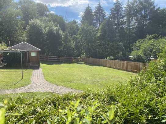 Idyllische 2-Raum Erdgeschosswohnung mit EBK und Balkon & Garten in ruhiger Lage