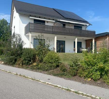 Erstbezug mit Einbauküche und Balkon: stilvolle 2-Zimmer-Wohnung in Pemfling