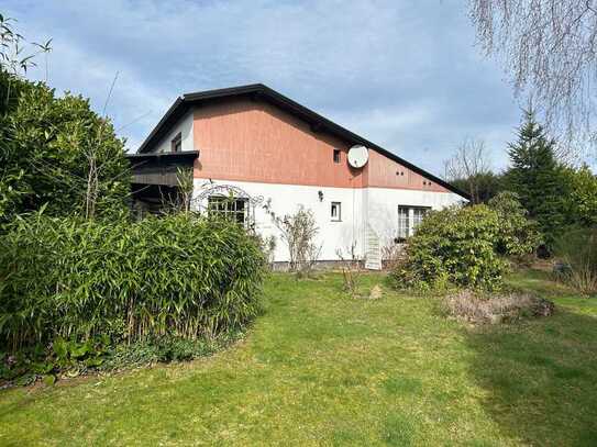 Großes Grundstück, Garage und tolle Lage! Einfamilienhaus mit Potential