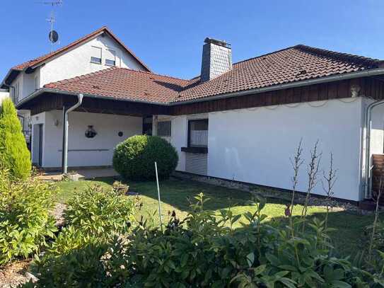 Sehr gepflegter Bungalow mit Garage und großem Garten