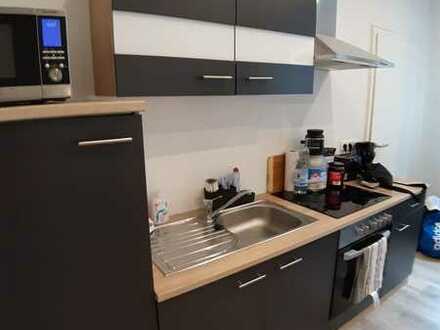 Stilvolle, geräumige und neuwertige 1-Zimmer-EG-Wohnung mit Einbauküche in Bonn
