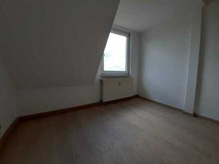 2,5-Raum-DG-Wohnung (auf Wunsch mit Einbauküche) in Draschwitz!