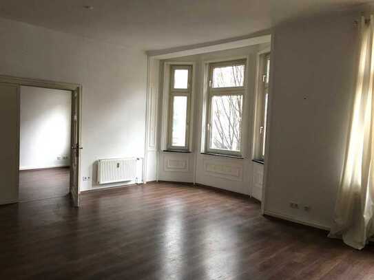 3049 Traumhafte 3-Zimmer Altbauwohnung mit großer Wohnküche und 2 kl. Balkonen