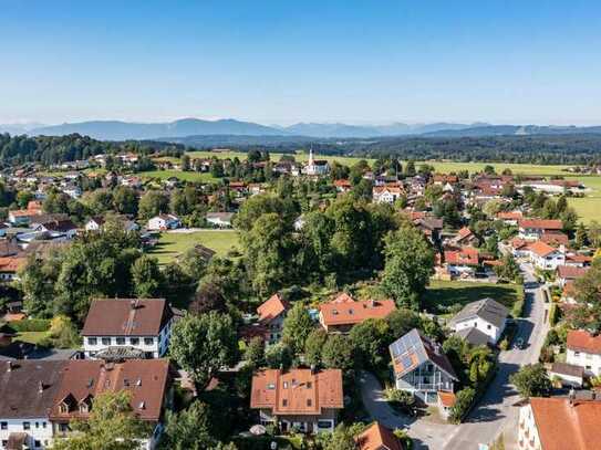 Hochwertige Architekten DHH mit einem schönen eingewachsenen Garten