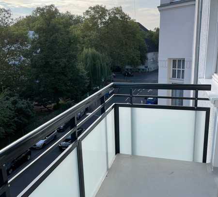 Erstbezug nach Kernsanierung - Attraktive 2 Zimmer Whg mit schönem Balkon in Mülheim Stadtgartennähe