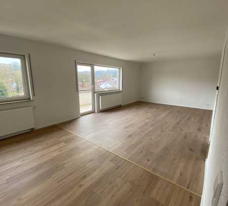 Traumhafte 4-Zimmer-Wohnung mit schöner Aussicht in Adelsheim - Bezugsfrei ab sofort!