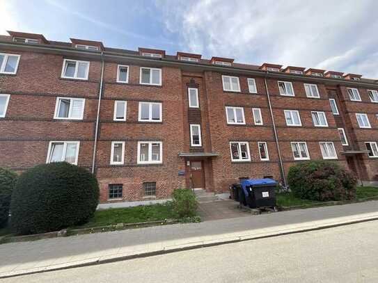2,5 Zimmer-Wohnung im 1.Obergeschoss mit Balkon und Tageslichtbad mit Dusche