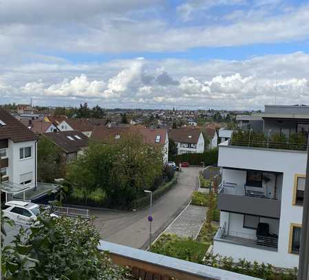 Helle 3-Zimmer-Wohnung mit Balkon, Garage und viel Nutzfläche in 4-Familienhaus